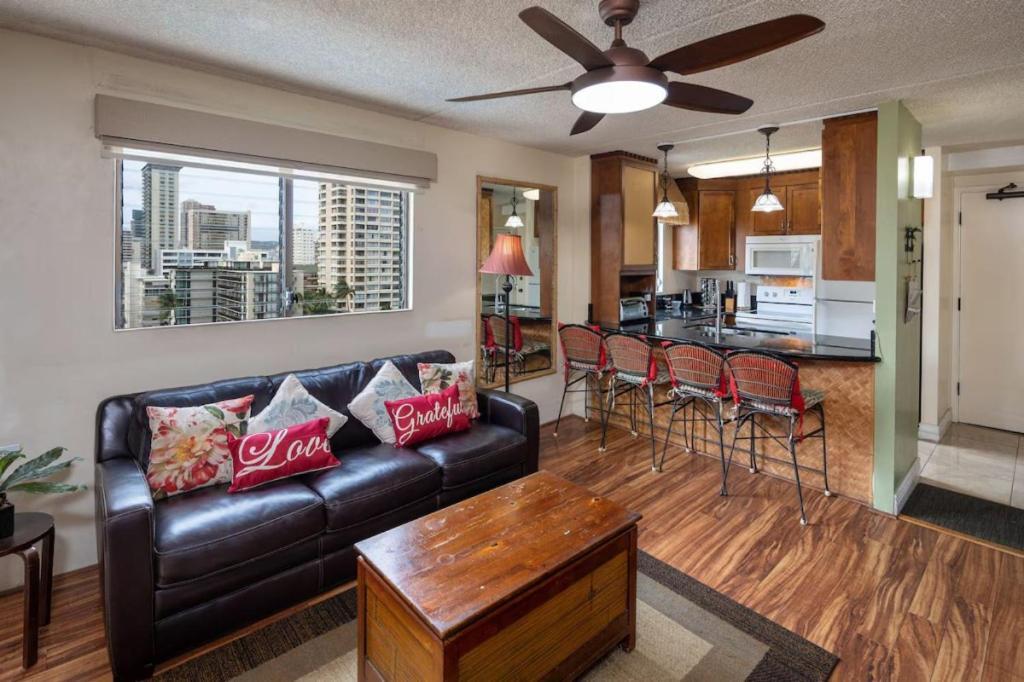 Heart Of Waikiki,1Bdrm,Free Parking, Wifi,No Resort Fees,Youtube,Netflix ! Honolulu Kültér fotó