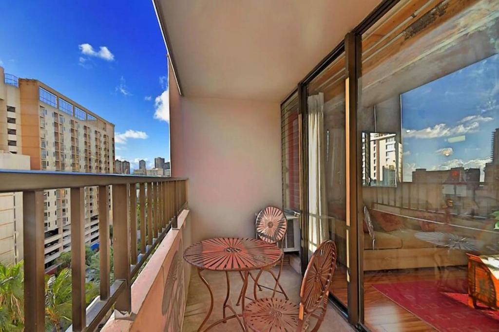 Heart Of Waikiki,1Bdrm,Free Parking, Wifi,No Resort Fees,Youtube,Netflix ! Honolulu Kültér fotó